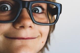 close-up-eyeglasses-eyes-1105191